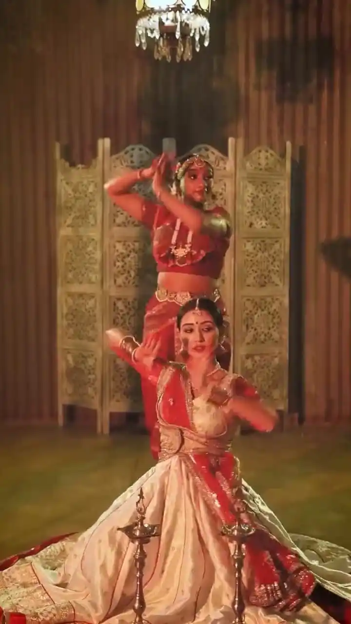 Divaksha Jinabhai and Primeshni Govender performing a Kathak and Bharatanatyam duet