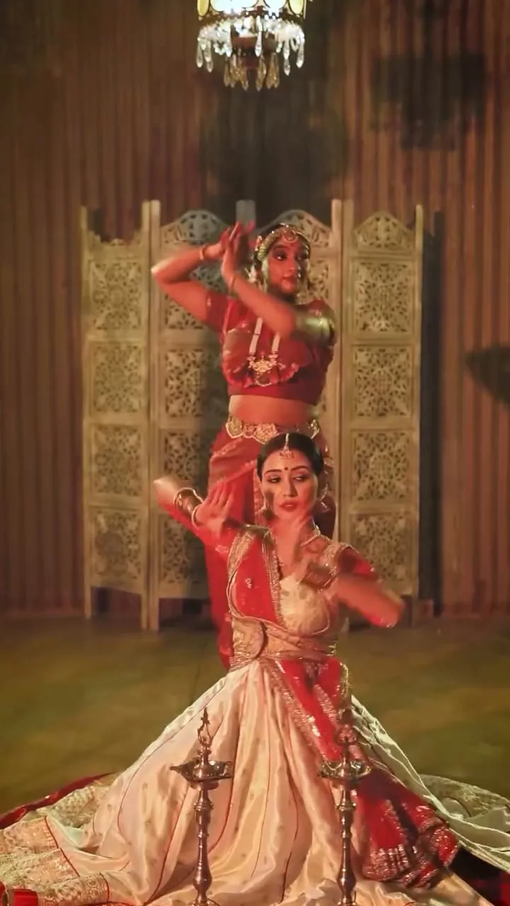 Divaksha Jinabhai and Primeshni Govender performing a Kathak and Bharatanatyam duet